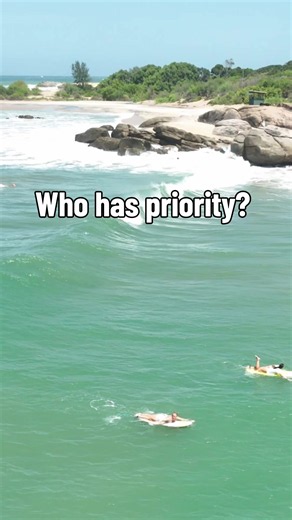 Who has priority? 🌊 Surfer A or Surfer B? 👀 Knowing surfing etiquette and understanding wave selection is just as important as your surf technique. But who actually has priority on this wave? Drop your answer below 👇 Follow for more surf tips, surf education and surfing progression. #surfing #surftips #surfingetiquette #surfeducation #surfcampbali