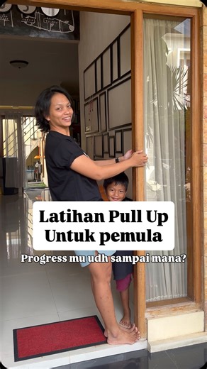 Irsani Kurniati on Instagram: "2026 yuk bisa terbang 🚀 Alternatif latihan untuk bisa pull, dirumah ajaa Wall pull up Assisted pull up Deadhang / gelantungan Scapullar pull up Pull up dengan resistance band Negative pull up Dan akhirnya, pull up. Disesuaikan sama kemampuan tubuh masing2, cocok nya yg gimana dan seperti apa. Kuncinya berhasil, latihan latihan latihan ,dan nikmati prosesnya. Yang seru itu prosessnya Yang butuh disemangatin comment yaa. Aku pun juga msh latihan teruuus biar 