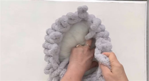 Hand knitting a Round Pillow with BeCozi Chunky chenille yarn. Get yarn: BeCozi.net Video tutorial: https://youtu.be/s2F_UfvDTew Music: Relaxing Ballad Musician: Alexander Nakarada Site: https://freepd.com/ License: https://creativecommons.org/publicdomain/zero/1.0/legalcode | BeCozi
