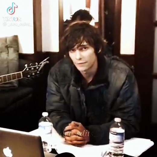 Devon Bostick as Jasper Jordan in The 100 Interview. Devon Bostick introduces himselfe and his role.