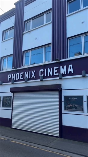 Did you know Cillian Murphy and wife Yvonne have bought this iconic Dingle gem in the hopes to restore it to its glory?🍿🎬️ | Lovin.ie