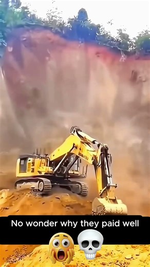 "EXCAVATOR ACCIDENTS: DANGER UNLEASHED!" #ExcavatorAccidents#constructiondisasters