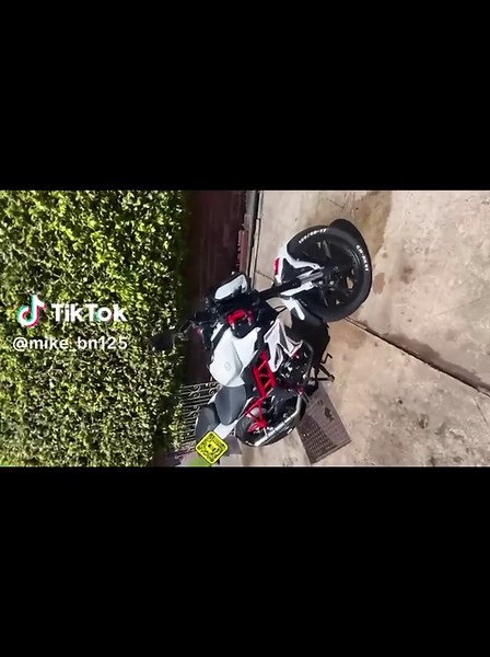 Explore the Benelli BN 125 Motorbike Experience