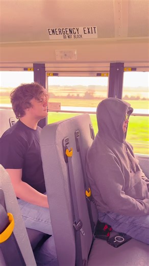 wholesome bus prank! 🥹😍😜😙🤣 (this is satire) @Devy_Max @cade . . . #fyp #satire #prank #oneactplay #theatre