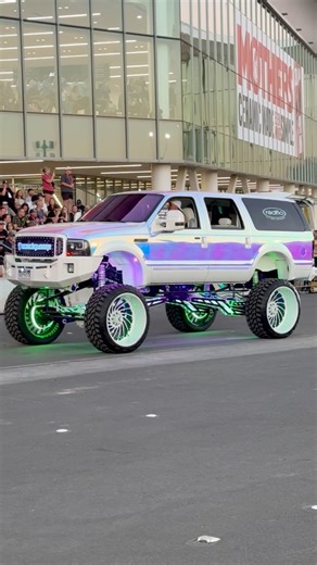 “ICECURSION” Lifted Ford Excursion Rolling Out Of The 2025 SEMA Show #sickcarsandtrucks #liftedtrucks #sema | SICK Cars and Trucks