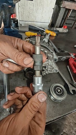 Disassemble the alternator pulley ✅ | مركز عادل غزال لصيانه السيارات