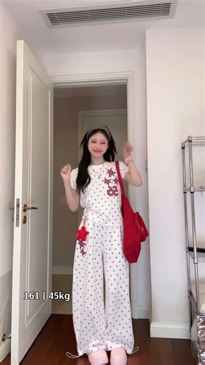 OOTD Outfits: Spring & Summer Red Trends & Leg-Free Styles