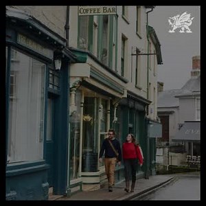 Discover Hay-on-Wye with The Girl Outdoors Hay Festival https://www.hayfestival.com/wales/home | Wales