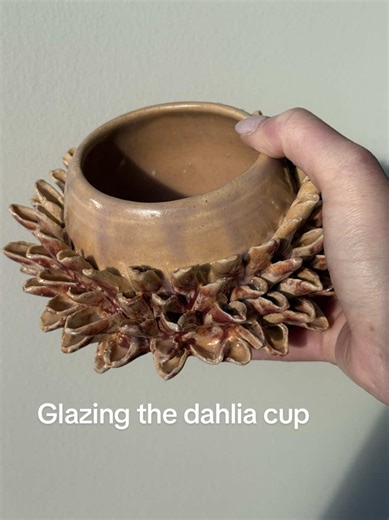 Dahlia cup part 2! I’m glazing this guy with a few of my studios glazes. I honestly learned a lot from this process - first and foremost that I like the color payoff of underglaze more 😅 but I’m going to keep playing with glazes and see if I can improve!