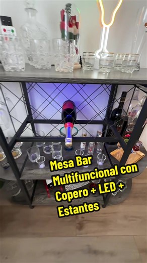Transforma cualquier rincón en tu mini bar en casa 🍸🍷. Esta mesa bar trae rack para botellas, copero para colgar las copas, varios estantes amplios para organizar vasos, licores y accesorios, y lo mejor: luces LED con control para cambiar colores y programarlas como tú quieras. ✅ Súper resistente (estructura metálica) ✅ Ideal para cocina, sala o comedor ✅ Envío gratis precio excelente 📌 Enlace encima de mi nombre. #tiktokshop #homebar #decoracionhogar #tiktokshopcreatorpicks #envíogratis @Lei