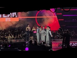 BTS winning ARTIST OF THE YEAR @ AMAs 2021 [Fancam American Music Awards]