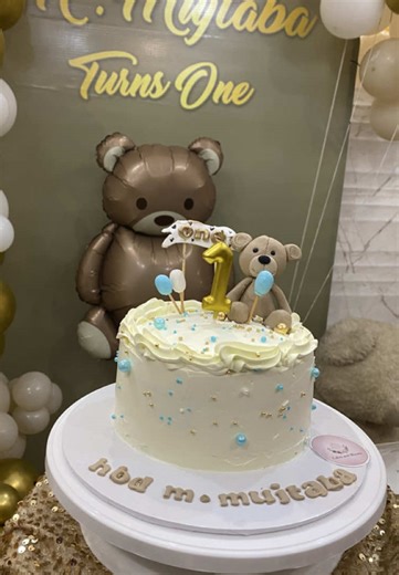 When a teddy cake meets the cutest little voice🧸🫶🏻 No teddy bears were body-shamed in this video😂😚 #fyp #foryou #viral #cake #tiktok