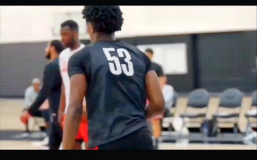 炸裂！阿门6场首发场均12+12+4.2，抢断盖帽出色，未来休城三双小王子