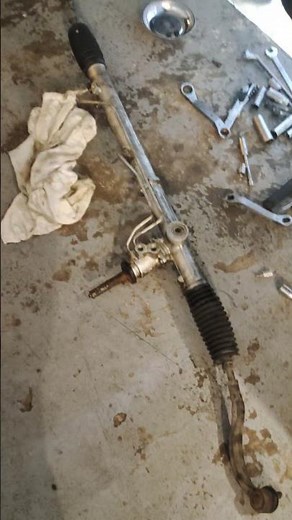 Defektes Lenkgetriebe ausgebaut