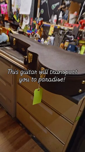 This exquisite Taylor Builder’s Edition K24ce acoustic guitar is made from gorgeously figured Hawaiian Koa wood, which will only become sweeter-sounding with time. Taylor Guitars Builder’s Edition K24ce Hawaiian Koa Acoustic/Electric Guitar - Kona Burst 🌺 Hawaiian Koa body with beveled cutaway and chamfered edges 🌺 Tropical Mahogany neck with West African Crelicam Ebony fingerboard 🌺 Spring Vine inlays and Koa/Fiber/Paua rosette 🌺 Expression System 2 electronics #guitar #acousticguitar #tayl