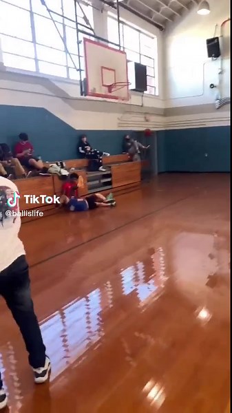 This has to be some sort of CRIME!! #bball #ballislife