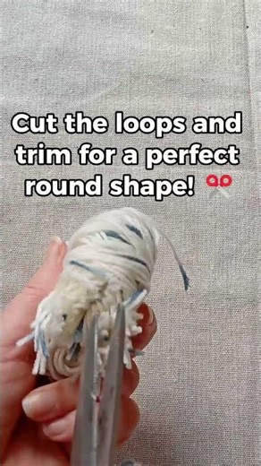 How to make a DIY Pom-Pom for a 1x1 Rib Cuffed Beanie! 🧶 #shorts #knittingtips #cuffedbeanie