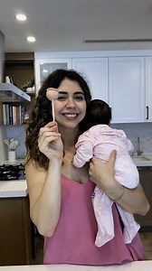 890K views · 15K reactions | Ntc Stabucks TQM殺 pero YUM tener CAKE POPS en casa sin gastar tantoo! Necesitas:1 pastel de cajita sabor vainilla (y lo que digan las instrucciones de la cajitaButter cream:1/2 taza de mantequilla2 tazas de azucar glass1 cucharada de vainillaChocolate blancoColorante rojoNONONONO QUE COSA | Come Como Sars | Facebook