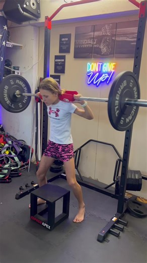 Every rep matters…💪👇 The early mornings. The late practices. The quiet moments when no one’s watching. They’re all adding up to something bigger than you can see right now. 🌱 Because progress doesn’t always shout — sometimes it whispers, “Keep going. You’re growing.” 💛 One day, you’ll look back and realize the little things weren’t so little after all. Lift like a girl! ⚡ You got this! 🌟 @bambū werx ep my feet happy and the planet cleaner — that’s a win-win. 🌎🧦 Recovery never looked (or f