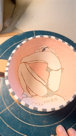 Some more scraffito cups today. Clay was at the perfect moisture content. So much pressure to get all lines right, there are no do overs. #sgraffito #islandgirl #4legbellycup #stonewareceramic #mytime #loveit | Jeni Jobe Artist