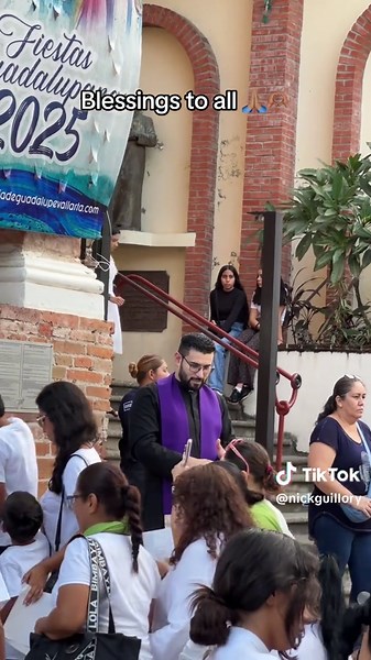 👀👀👀 | Download my Puerto Vallarta guide so you know all the important CANT MISS local events! #diadelavirgendeguadalupe #virgendeguadalupe #guadalupe #puertovallarta #mexico🇲🇽