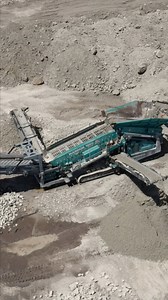 Powerscreen Warrior 1800 screening away! #powerscreen #screener #screening #warrior1800 #warrior #rocks #dirt #clay #pscreenofflorida #crushingandscreening | Powerscreen of Florida