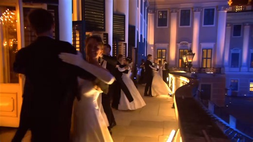 André Rieu — together with his orchestra and wonderful collaborators — is bringing happiness to the whole world! 🎻🌍✨ | The Elegant Waltz