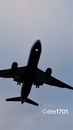 British Airways B777 on final approach at LHR/EGLL via runway 27L