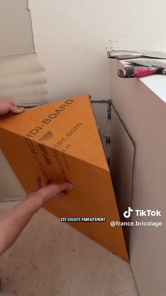 Installation d’un système d’étanchéité pour une douche #artisan #construction #bricolage #renovation #travaux