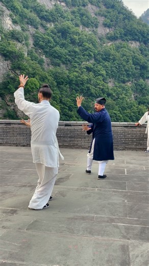 Practicing Baguazhang with Master Chen Lisheng, the martial art of the Eight Trigrams (Pakua) _ #taichichuan #taiji #taichi #wudang #internalmartialarts @lifestyleofawarrior @wayofmartialarts @martial.artist.4life @martialarts.things @actitud_marcial @kung.fu.world @martialarts.am @martialarts_world_ @wushu_style @wushu_china @martialarts_worldwide @martial_arts.lover @master.of.martial.arts @bostaffarts @martialarts_n1 @masters.kungfu @allaboutmartialarts99 | Zi Xiao 资晓