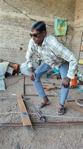 "लाकूड वेल्डिंगला आणलं?! 😆🔥 | वेल्डिंग वाला हादरला! | Funny Marathi Shorts 2025"