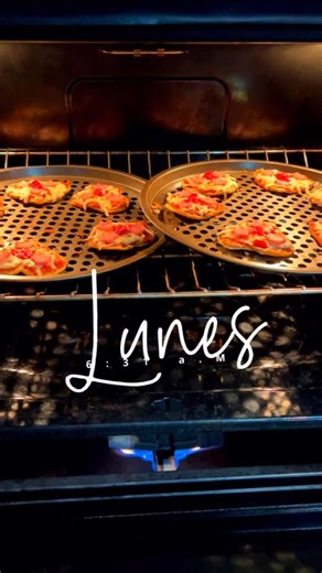 Patty Michel Std 💫 | De vuelta al lunch❤️, la toca pj party, así que hice pizza para todas las comadres 🤭❤️🫣 | Instagram