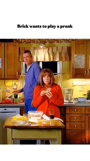 18 on Instagram: "🎬The Middle 📜The Middle is an American television sitcom that aired on ABC from September 30, 2009, to May 22, 2018, spanning nine seasons and 215 episodes. The series is a single-camera comedy focusing on a lower-middle-class family living in the fictional town of Orson, Indiana, as they navigate daily life, work, and parenting. Main Cast & Characters Patricia Heaton as Frances "Frankie" Heck: A middle-aged, Midwestern mother who narrates the series and works as a car salesp