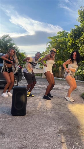 Can you do my NEW DANCE move #sprinkle-dance it’s so easy #Chichingching sprinkle music video click link https://youtu.be/ZxPcyT017ag?si=ZF7FE50Yl-q_fRk6 #Panasonic #bmx 🔊 | Chi Ching Ching