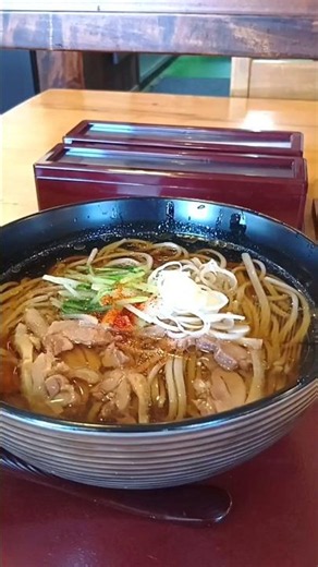石臼十割そば 愛庵 冷たいとり肉そば🥢サラダバー食べ放題🥗10時開店とは知らなかった｡｡