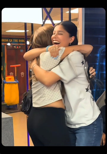 que linda coincidencia y que bonita amistad se formo 💅🏻🎤 🥹@VHS CANAL DE STREAM @Carlos Marquina @Ines @Mika Malky @Mikayela