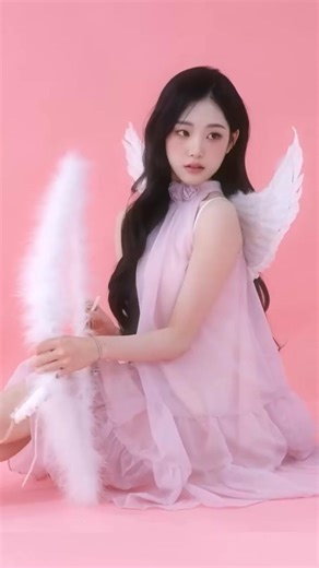 JiYeon being a beautiful cupid in LILAC 💜🩷 | TripleS #shorts #triples #jiyeon #지연 ‪@QBonitchua‬​