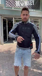 💚🖤Green Monkey💚🖤 ‏לא אנחנו לא עוצרים הטירוף ממשיך !!! מעיל קיץ של מותג העל דיינז האיטלקי עם מיגונים ברמה מאוד גבוהה ואוורור מקסימלי לימי הקיץ המחיר הוא 1500₪ ומי שרוכש את המעיל עד גמר המבצע יקבל כפפות של seventy מקצועיות בשווי 380₪ מ ת נ ה ‼️ המבצע עד ה10/7 תהנו 💚🖤 _________________________ 🏍️משלוחים לכל הארץ 🏍️ לפרטים נוספים: 050-2222983📞 להתכתבות מהירה בוואטצאפ https://wa.link/98tr3n לחצו פה⬅️ שעות עבודה: א׳-ה׳ 9:00-18:00 | שישי 9:00-14:00 אולם התצוגה : רח׳ זאב ז’בוטינסקי 147 רמת גן �