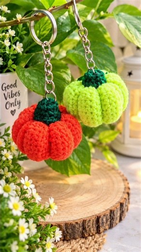 crochet 🧶 pumpkin 🎃🎃 keychain #crochet #diy #trending #handmade #pumpkin #keychain