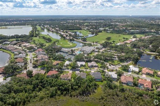 Living in the Venice Golf And Country Club Neighborhood of Venice, FL