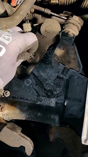 Suzuki ignis (2003) Gear cable unplug. (SAFETY PIN)