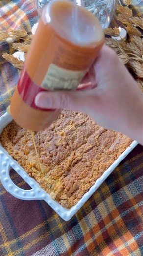 Caramel Apple Dump Cake 😍✨ Large can of apple pie filling Vanilla cake mix 1/4 cup Cinnamon & sugar mixed together Stick of butter Caramel sauce Add apple pie filling, top with cake mix, then cinnamon sugar mix, add sliced butter on top and bake 350° for 50 min. Drizzle caramel sauce and serve . . #recipe #fallbaking #baking #dessert #recipes #easybaking #bake | The Sassy Barn