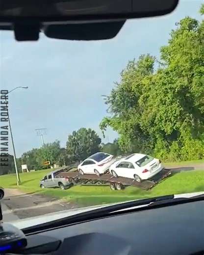 When loading goes hilariously wrong! 📦❌ | Fernanda Romero