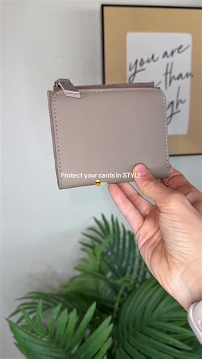 Sleek, simple, and smart — this genuine leather wallet blocks RFID for extra security. Perfect for keeping your cards safe AND looking stylish.🙌🏼 #rfidwallet #leatherwallet #wallet #simplewallet #smallwallet