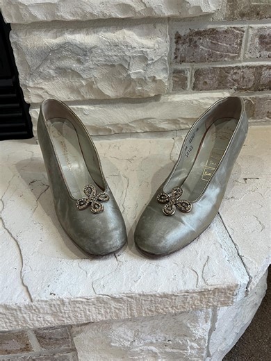Vintage 1950s Silver Leather Pumps Customcraft Shoes Rhinestone Bow Mid Century Low Heel Cocktail Heels Size 9 - Etsy