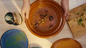 Avec MIO Liquide Vaisselle, savourez votre Tajine et laissez la vaisselle à MIO ! Grâce à sa formule concentrée et la puissance du vinaigre blanc, il élimine les graisses les plus tenaces dès le premier lavage ! ✨ مع MIO سائل المواعن الجديد، تمتع بمذاق الطاجين و خلي الغسيل ل MIO ! بتركيبته المركزة وقوة الخل الأبيض، كيقضي على أصعب الدهون من أول غسلة ! ✨ MIO، مكاينش ميمكنش ! Achetez ici : https://marjane.page.link/MIO #MIO #مكاينش_ميمكنش #Makayench_Mayemekench #من_أول_غسلة | Mio