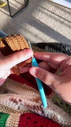 One-Handed Crochet Tutorial for Gloves using Chunky Yarn