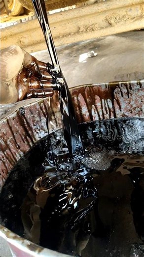 Engine Oil Drain #truckmechanic #automobile #mechanic #truckrepair #mechaniclife