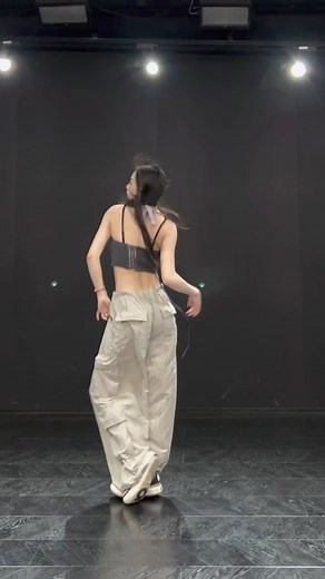 928 Dance Studio - #C颖Emily #重庆 #浅跳一下 #叭这支舞 | 1M Dancer Club