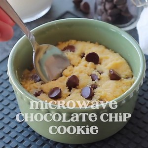 Microwave Chocolate Chip Cookie #microwaverecipe #microwavechocolatechipcookie #singleservedessert #dessertforone #chocolatechipcookie #cookingforone | Dessert Now, Dinner Later
